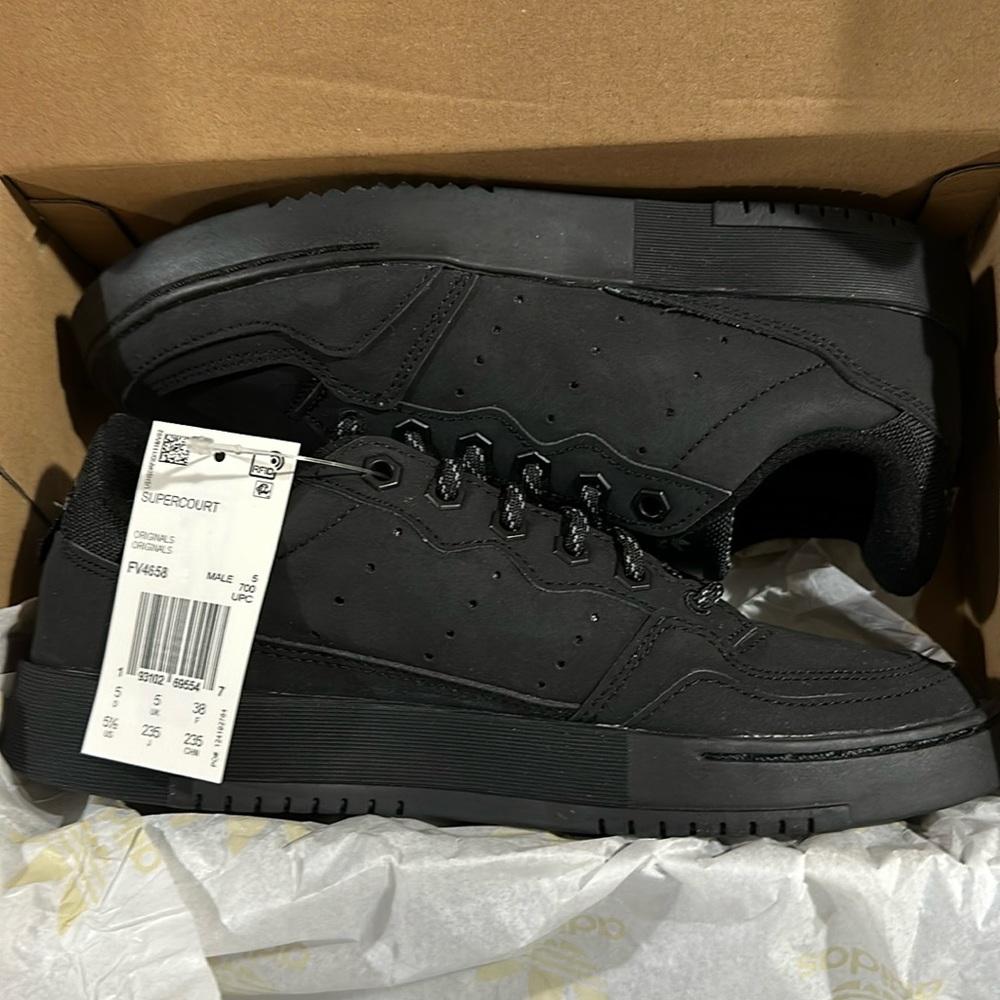 Black Adidas Supercourt SZ 4.5, 5.5 & 6. New with tags